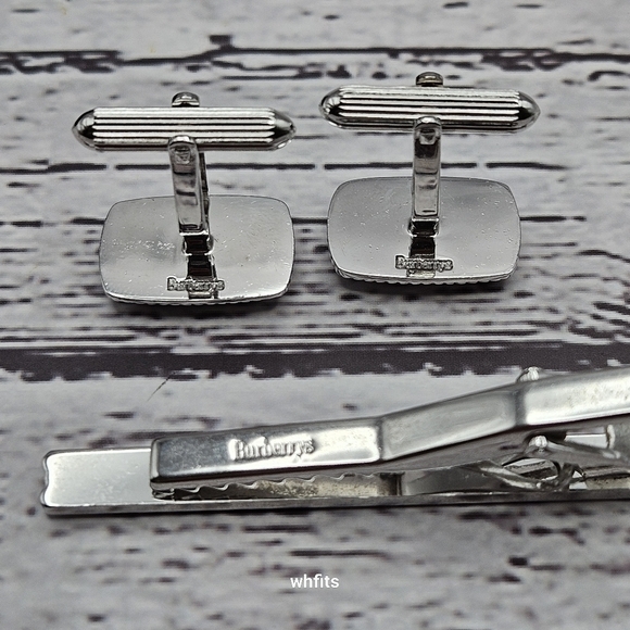 Burberry Gold Tone Cufflinks and Tie Bar Set - Picture 3 of 5